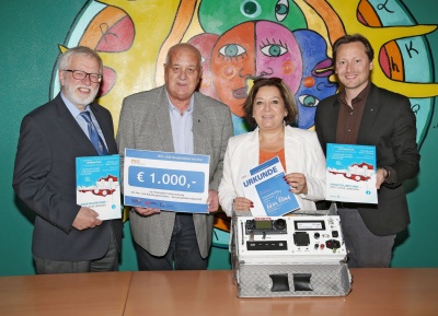 (v. links: Landesleiter des ÖVSV-NÖ Gerald Veitsmeier OE3VGW; OM Karl OE3KYS; LHStv.in Mag. Karin Renner; Bürgermeister DI (FH) Rainer Handlfinger) 