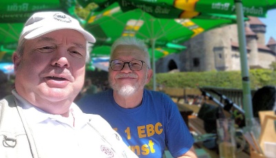 Das Selfie mit der Burg gleich für 2 OMs zur Wertung OE1IAH und OE1EBC (c) OE1IAH