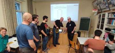 volle Aktivität beim Ablängen der Strahler (c) OE1GKU